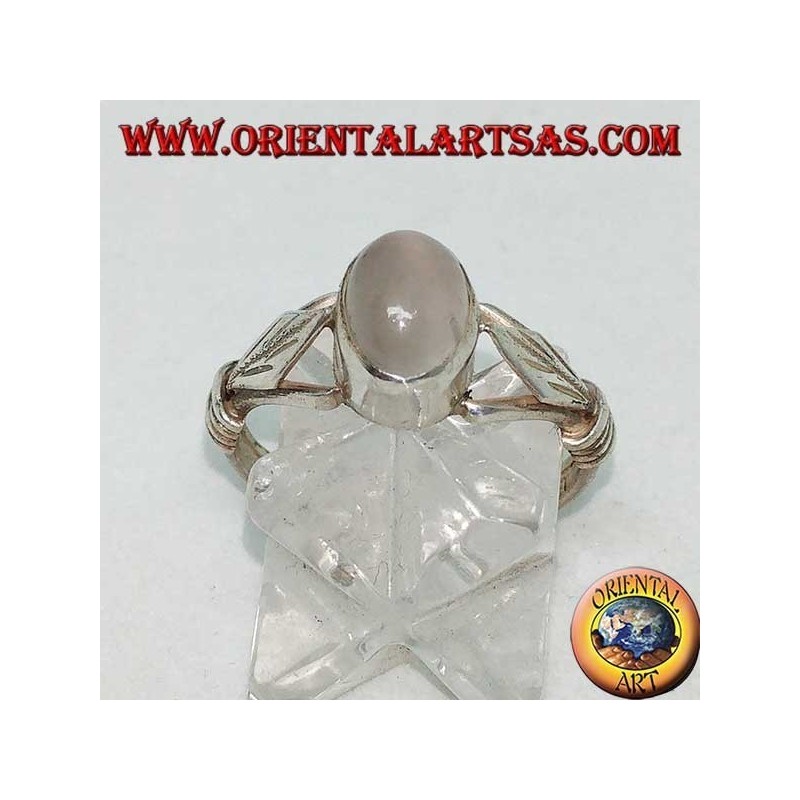 Silberring mit ovalem Mondstein und rhomboidem Blatt mit Scheiben an den Seiten
