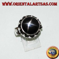 Bague en argent avec étoile noire en relief entourée de trèfles à disque
