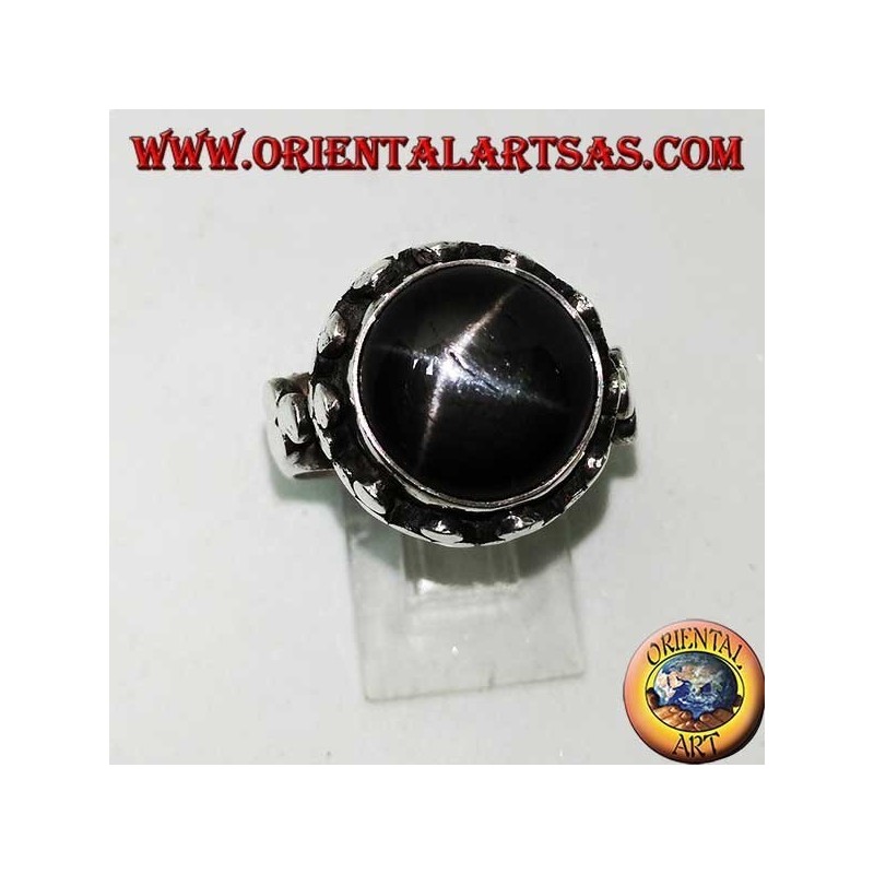 Bague en argent avec étoile noire en relief entourée de trèfles à disque