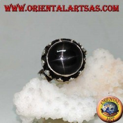 Silberring mit erhabenem schwarzen Stern, umgeben von Kleeblättern