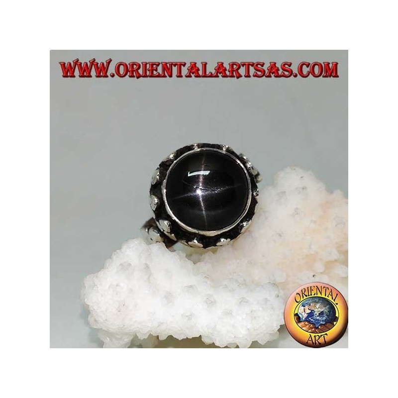 Anello in argento con Black Star sopraelevata  contornata da trifogli di dischetti