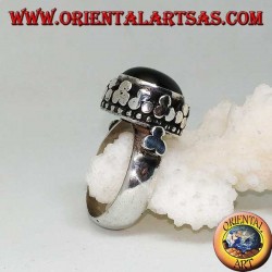 Bague en argent avec étoile noire en relief entourée de trèfles à disque