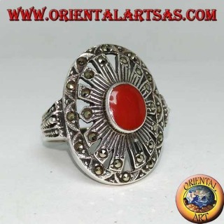 Anillo de plata con cornalina ovalada en un engaste de marcasita