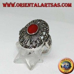 Anillo de plata con cornalina ovalada en un engaste de marcasita
