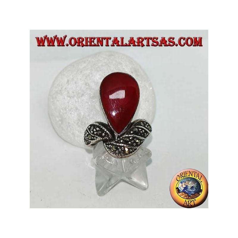 Anillo de plata con cornalina de lágrima y banda tachonada con marcasitas