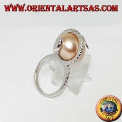 Bague en argent avec perle ovoïde rose enveloppée d'un serpent