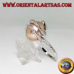 Bague en argent avec perle ovoïde rose enveloppée d'un serpent