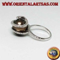 Bague en argent avec perle ovoïde grise enveloppée d'un serpent