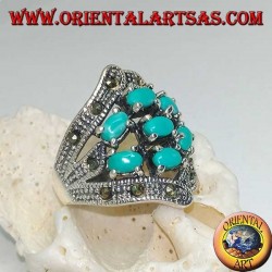 Anillo de plata con siete turquesas ovales y marcasita.