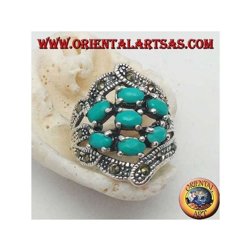 Anillo de plata con siete turquesas ovales y marcasita.