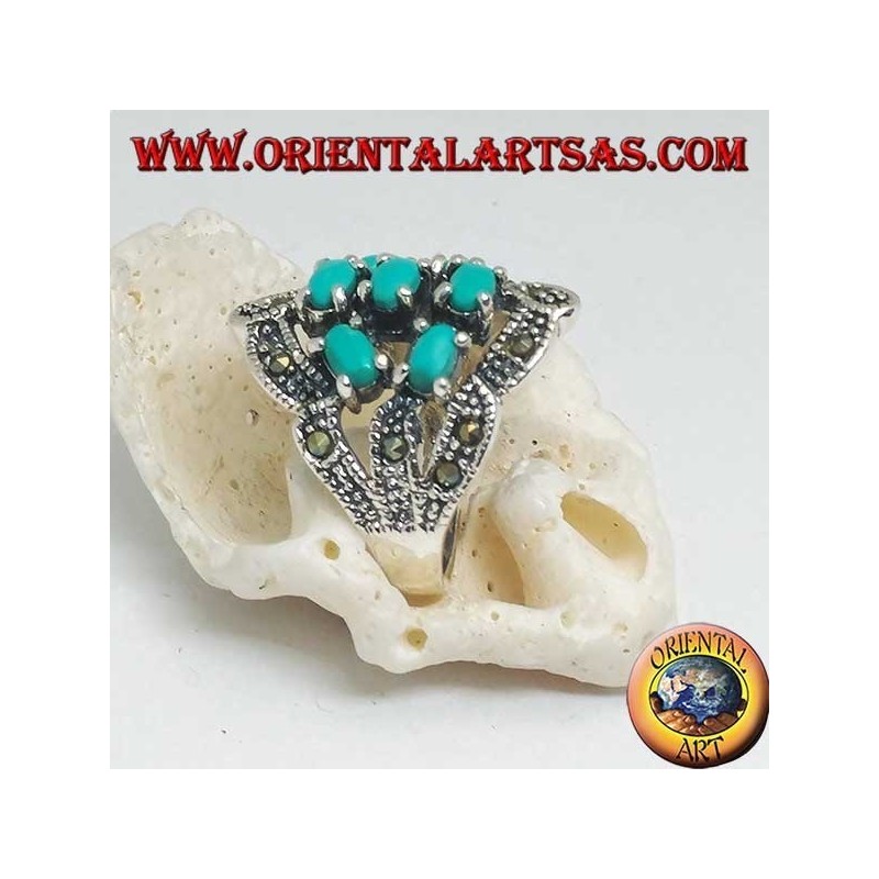 Anillo de plata con siete turquesas ovales y marcasita.
