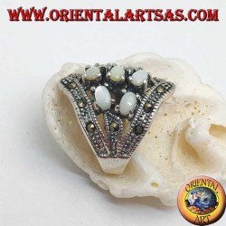 Bague en argent avec sept ovales en nacre et marcassite