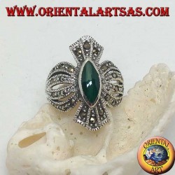 Anillo de plata con incrustaciones de marcasitas con ágata verde central