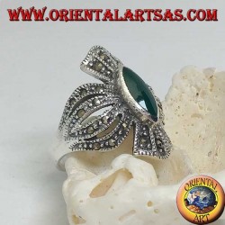 Anillo de plata con incrustaciones de marcasitas con ágata verde central