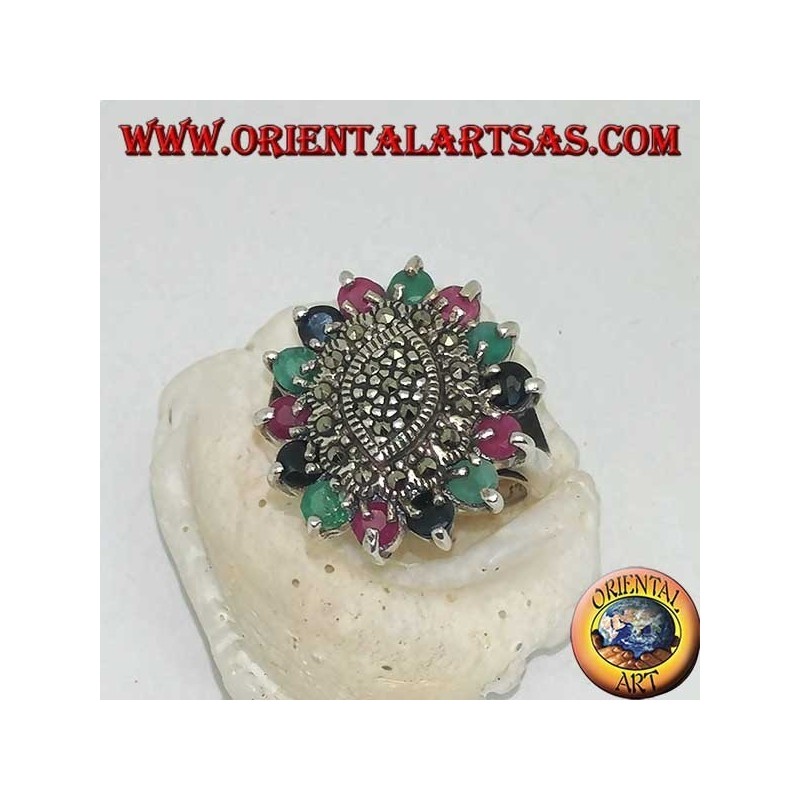 Bague en argent navette sur ovale avec marcassite entourée de rubis, émeraudes et saphirs ronds sertis