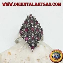 Bague en argent losange parsemée de rubis ovales naturels et de marcassite