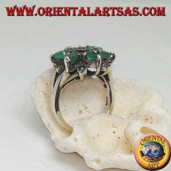 Bague en argent avec des étoiles à six branches alternant avec un ensemble d'émeraudes ovales naturelles et de la marcassite