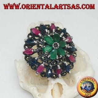 Anillo de plata rosetón perforado con rubíes, esmeraldas y zafiros engastados y marcasita