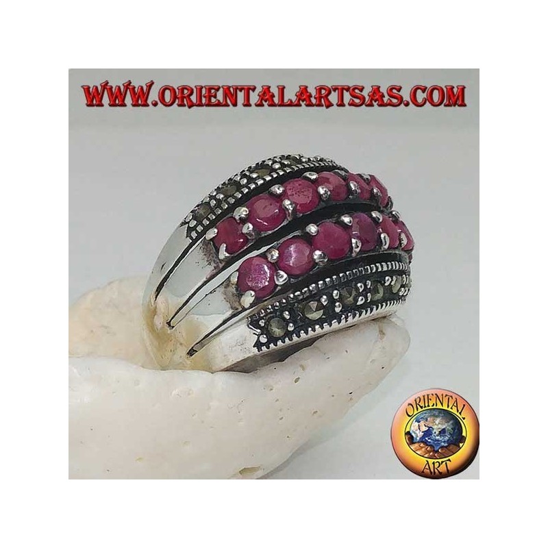 Bague arrondie en argent avec deux rangées de rubis entre deux rangées de marcassites