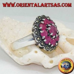 Bague en argent avec rubis naturel ovale entouré de 8 rubis sertis et marcassites