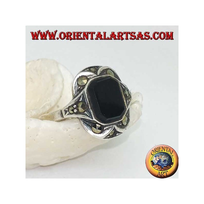 Silberring mit rechteckigem Onyx mit Markasiten an den Ecken und Seiten