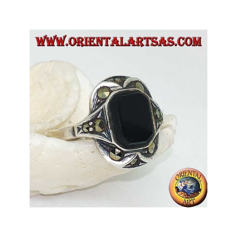 Silberring mit rechteckigem Onyx mit Markasiten an den Ecken und Seiten