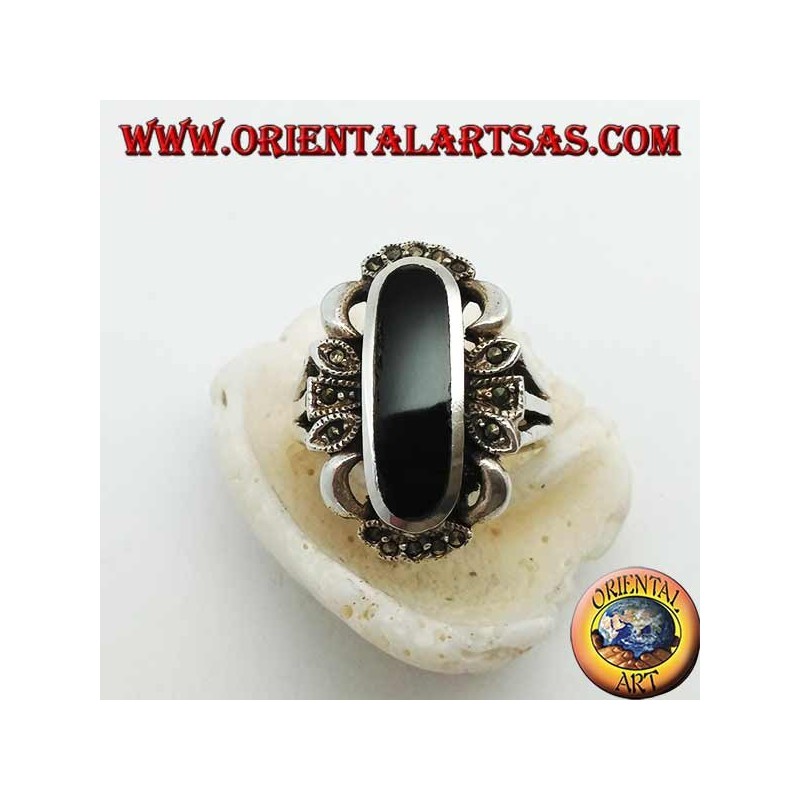 Silver ring with elongated oval onyx and decoration with marcasites on the 4 cardinal points