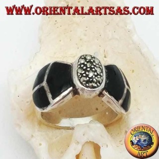 Silver ring in the shape of a bow tie with onyx and marcasites