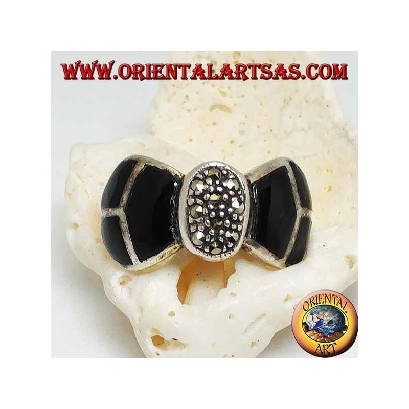 Bague en argent en forme de noeud papillon avec onyx et marcassites