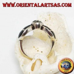 Anillo de plata con forma de pajarita con ónice y marcasitas