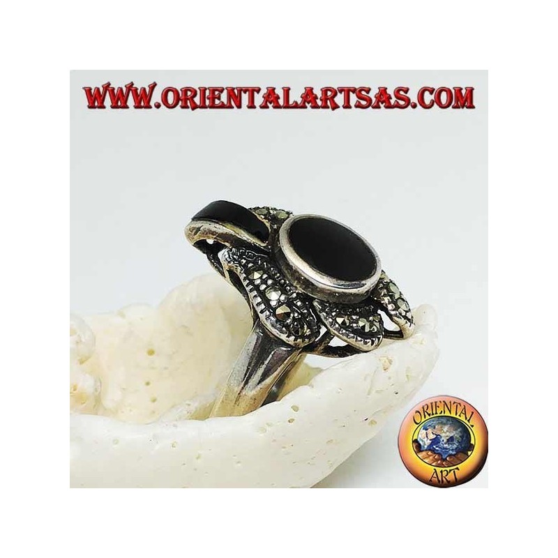 Silberring mit ovalem Onyx, umgeben von Markasiten und einem Onyxband