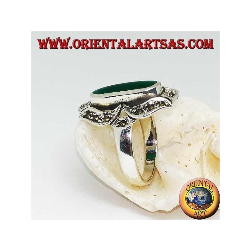 Silver ring with oval green agate elongated in a marcasite eight