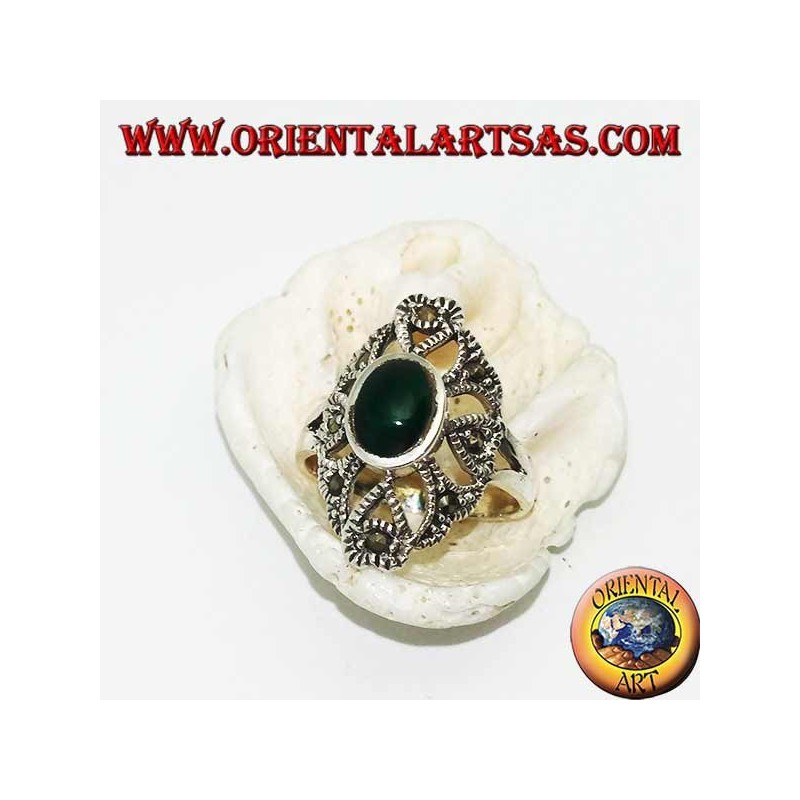 Silberring mit ovalem grünem Achat auf durchbrochener Fassung mit Markasiten