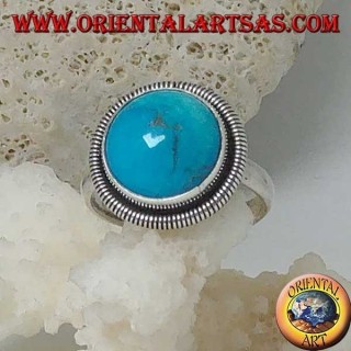 Anello in argento con turchese tondo a cabochon contornato da una fila di dischetti (14)