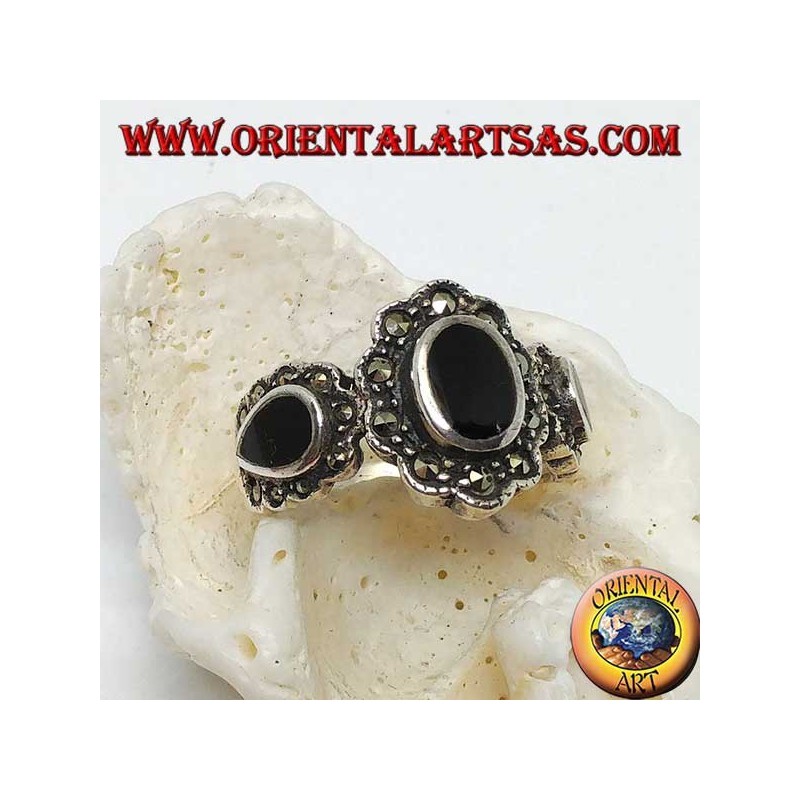 Silver ring with central oval onyx and teardrop on the sides surrounded by marcasite