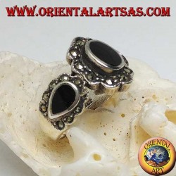Silver ring with central oval onyx and teardrop on the sides surrounded by marcasite