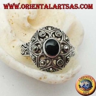 Silberner Davidschild mit ovalem Onyx und Markasit an den sechs Punkten des Sterns