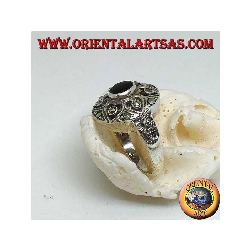Anillo de plata del escudo de David con ónice ovalado y marcasita en los seis puntos de la estrella