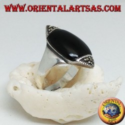 Anillo de plata en forma de ojo vertical en ónice y marcasita en las puntas.