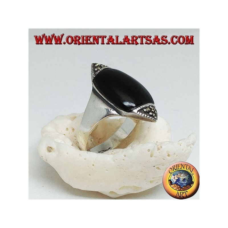 Bague en argent en forme d'oeil vertical en onyx et marcassite sur les pointes