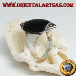 Anillo de plata en forma de ojo vertical en ónice y marcasita en las puntas.