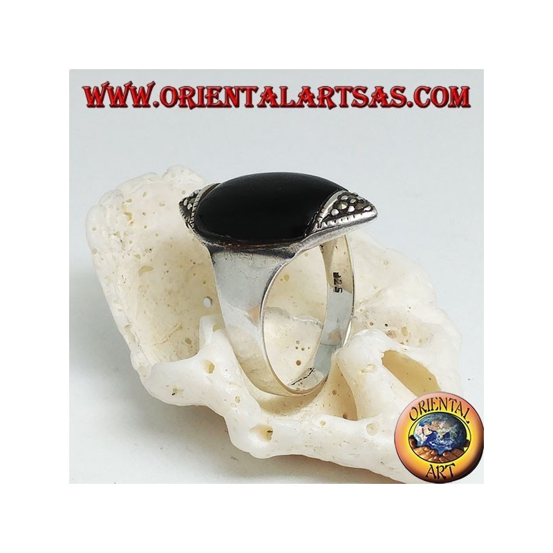 Silver ring in the shape of a vertical eye in onyx and marcasite on the tips