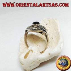 Bague en argent avec onyx rond et triple ligne concentrique de marcassite