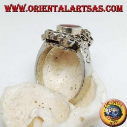 Bague en argent avec cornaline ovale couronnée de décorations sinueuses avec marcassite
