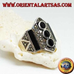 Silver ring with vertical rows of rectangular onyx and diskettes and marcasites
