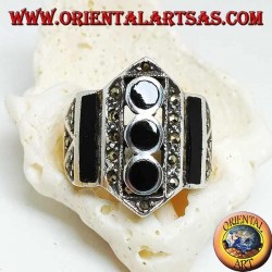 Silver ring with vertical rows of rectangular onyx and diskettes and marcasites