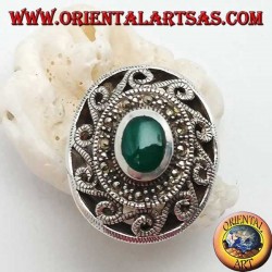 Anillo de plata con ágata verde ovalada rodeada de marcasita y griego con calado