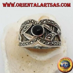 Wide band silver ring with round onyx and decorations in high relief with marcasite
