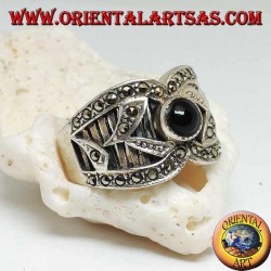 Wide band silver ring with round onyx and decorations in high relief with marcasite