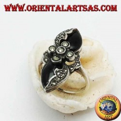 Silberring-Markasit-Kreuzung zwischen zwei verspiegelten Tropfen Onyx und Markasit